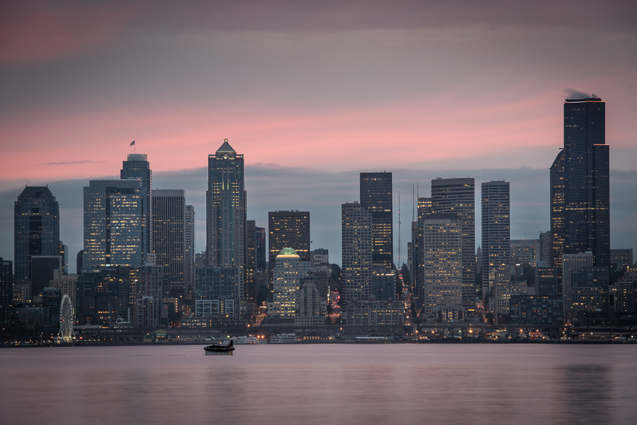  Downtown 0 Seattle nikon d750 Nikon AF-S Nikkor 70-200mm f/2.8G sylwetka na tle nieba cityscape Miasto obszar Metropolitalny obszar miejski drapacz chmur metropolia odbicie niebo punkt orientacyjny