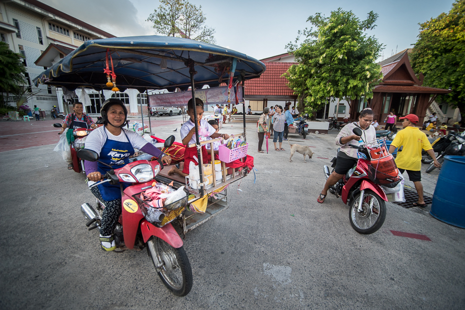  Fast food Small business nikon d750 Sigma 15-30mm f/3.5-4.5 Aspherical Tajlandia 0 pojazd lądowy samochód pojazd motocykl akcesoria rowerowe rower ulica rekreacja produkt