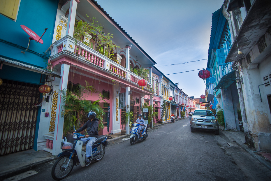  Phuket town Pocztówka nikon d750 Sigma 15-30mm f/3.5-4.5 Aspherical Tajlandia 0 Droga miasto sąsiedztwo ulica infrastruktura obszar miejski niebo pas ruchu Miasto obszar Metropolitalny