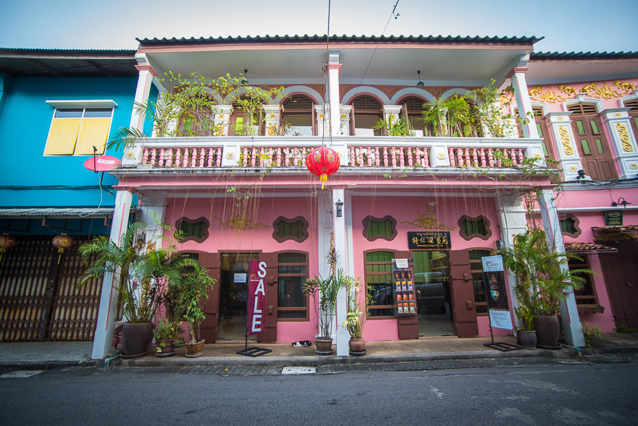  Phuket town Pocztówka nikon d750 Sigma 15-30mm f/3.5-4.5 Aspherical Tajlandia 0 punkt orientacyjny miasto sąsiedztwo dom świątynia budynek fasada nieruchomość balkon