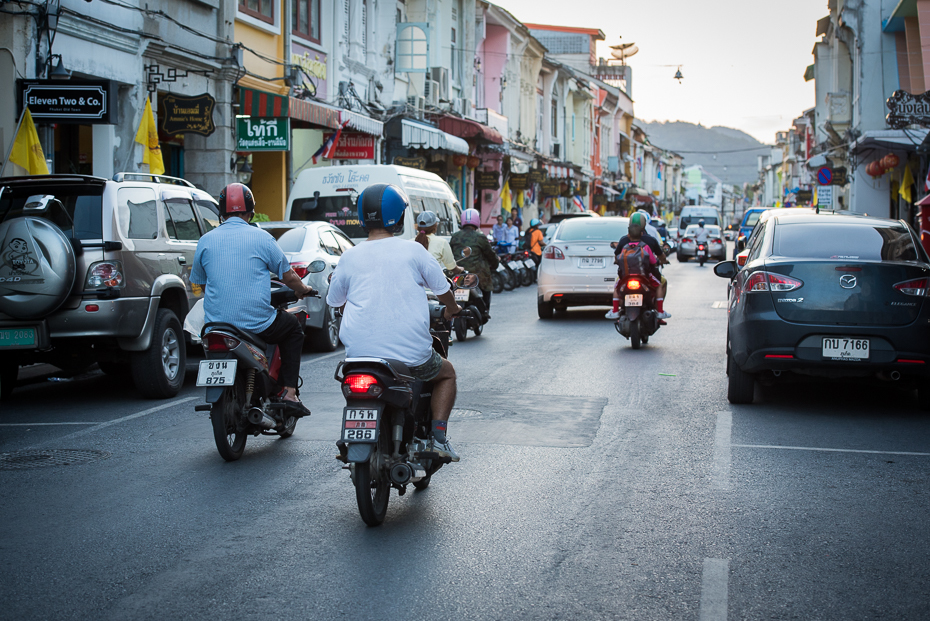  Phuket town Pocztówka nikon d750 Nikon AF-S Nikkor 70-200mm f/2.8G Tajlandia 0 pojazd lądowy samochód pojazd pojazd silnikowy Droga motocykl ulica rodzaj transportu transport pas ruchu