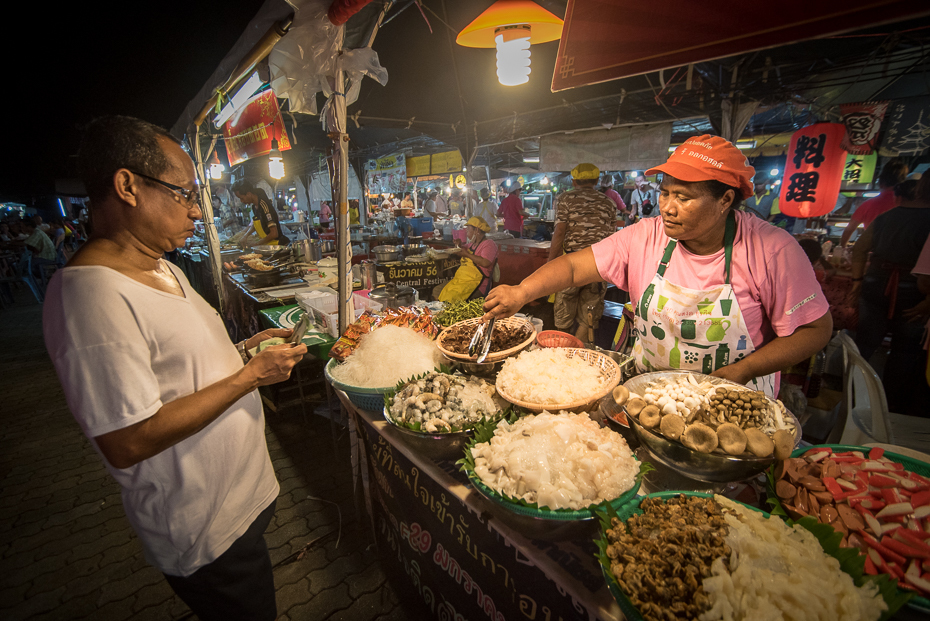  Fast food Small business nikon d750 Sigma 15-30mm f/3.5-4.5 Aspherical Tajlandia 0 jedzenie rynek sprzedawca miejsce publiczne uliczne jedzenie bazar produkować stoisko Miasto