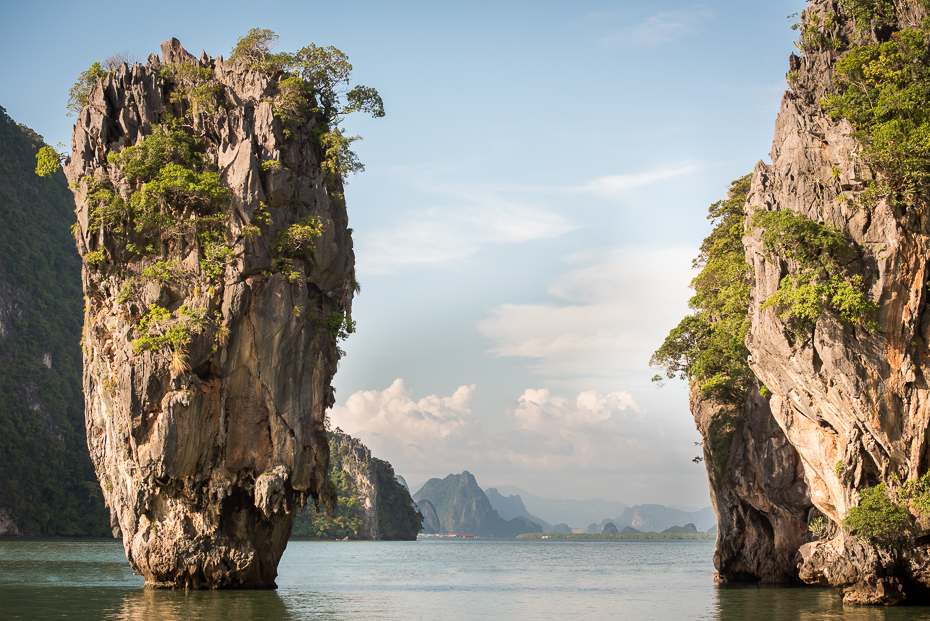  Phang Nga Bay Pocztówka nikon d750 Nikon AF-S Nikkor 70-200mm f/2.8G Tajlandia 0 skała woda Klif niebo formy przybrzeżne i oceaniczne tworzenie Wybrzeże morze cypel drzewo