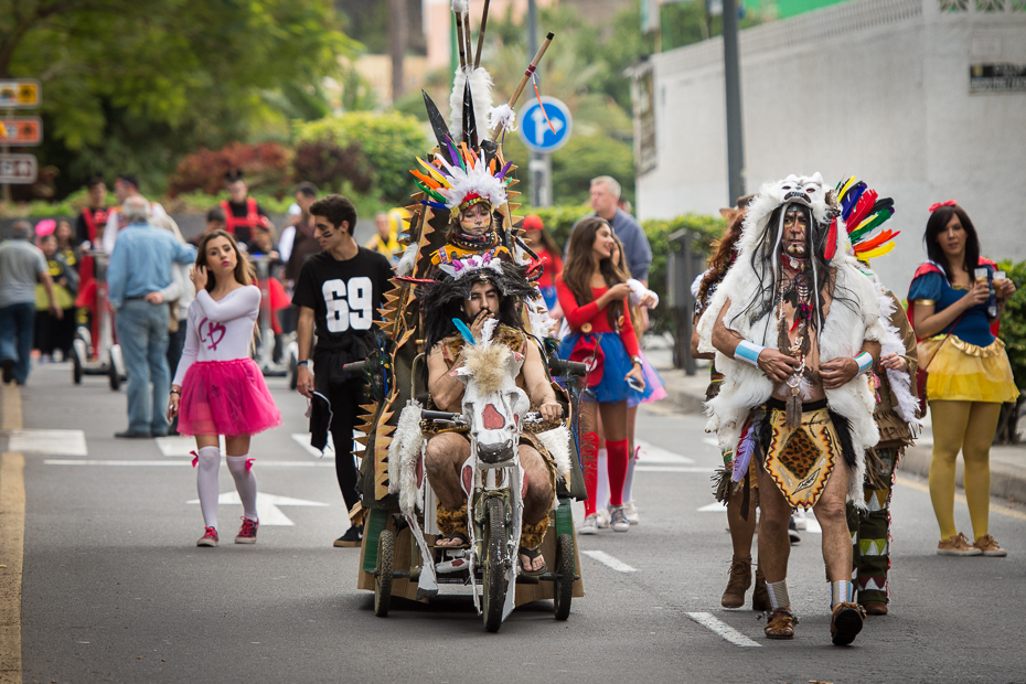  Indianie Karnawał Nikon D7200 AF-S Nikkor 70-200mm f/2.8G Teneryfa 0 festiwal zdarzenie karnawał ulica tłum parada samba Parada równości wydarzenie publiczne rekreacja