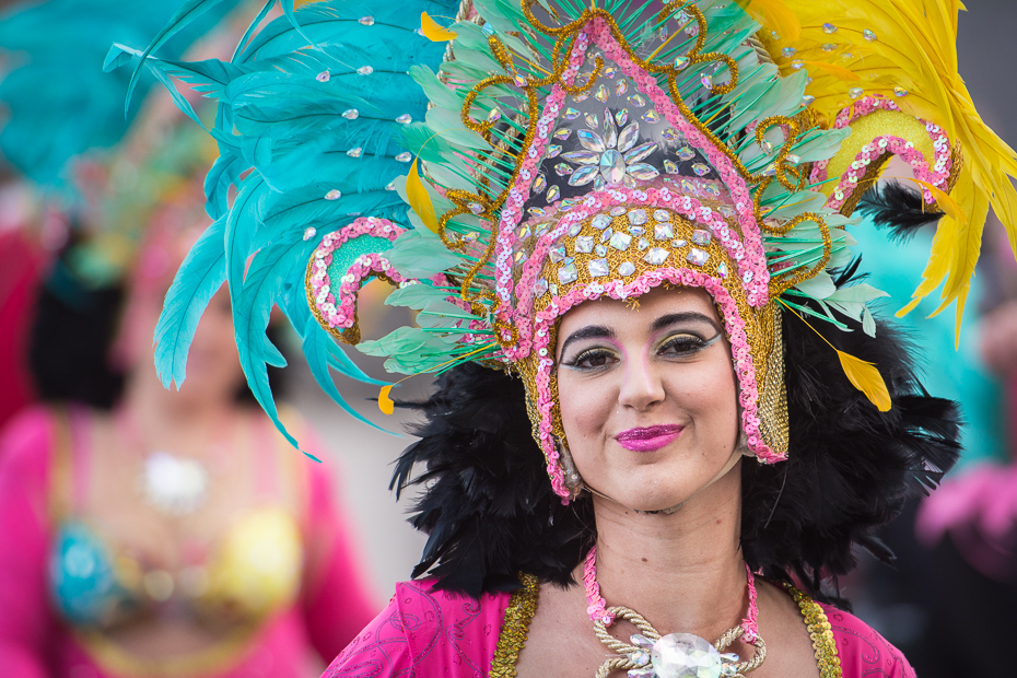  Tancerka Karnawał Nikon D7200 AF-S Nikkor 70-200mm f/2.8G Teneryfa 0 karnawał różowy samba festiwal zdarzenie uśmiech tradycja zabawa świątynia dziewczyna