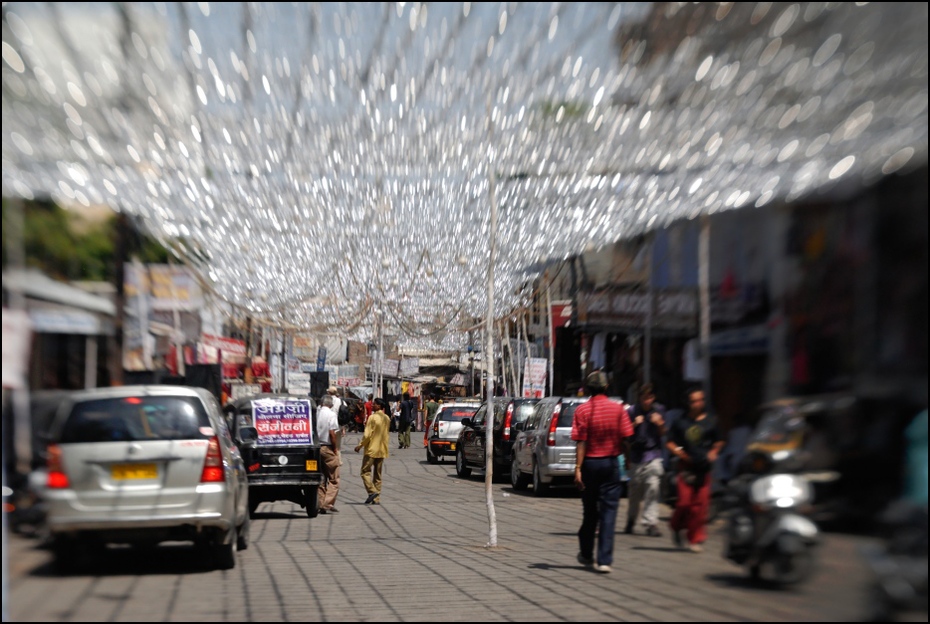  Święto Udaipur Ulice Nikon D200 Lensbaby Indie 0 samochód obszar miejski miasto ulica Miasto obszar Metropolitalny Droga pojazd śródmieście pieszy