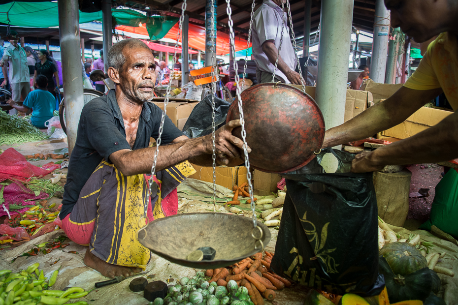  Sprzedawca warzyw Street Nikon D7200 AF-S Zoom-Nikkor 17-55mm f/2.8G IF-ED Sri Lanka 0 rynek miejsce publiczne sprzedawca produkować jedzenie uliczne jedzenie bazar lokalne jedzenie sprzedawanie