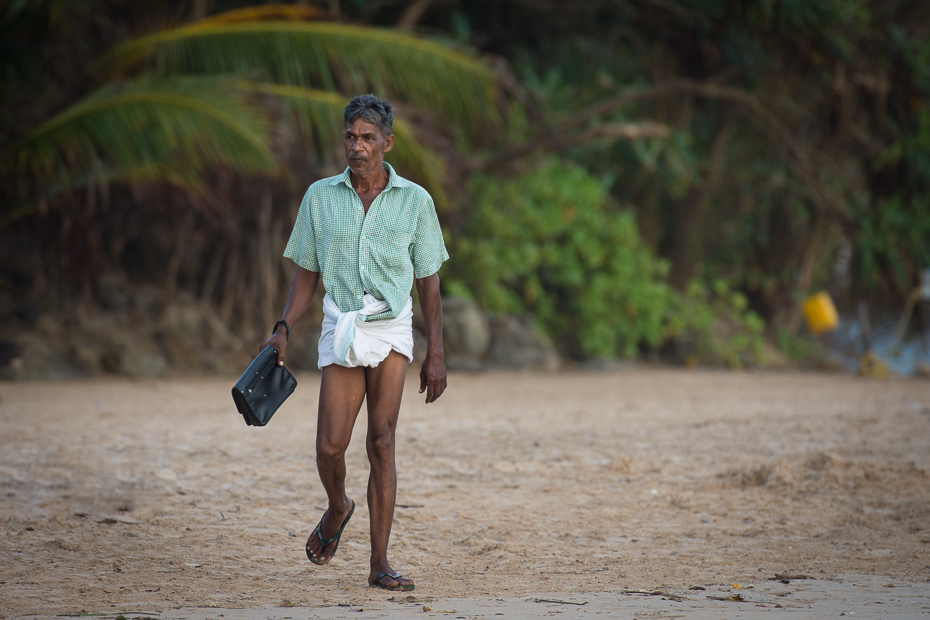  Lankijczyk plaży Ludzie Nikon D7200 AF-S Nikkor 70-200mm f/2.8G Sri Lanka 0 Natura fotografia piękno wakacje drzewo woda dziewczyna zabawa piasek