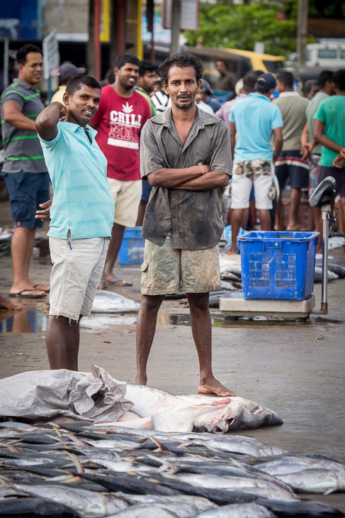  Sprzedawcy Street Nikon D7200 AF-S Nikkor 70-200mm f/2.8G Sri Lanka 0 woda człowiek miejsce publiczne męski ulica tłum Droga turystyka wakacje rekreacja