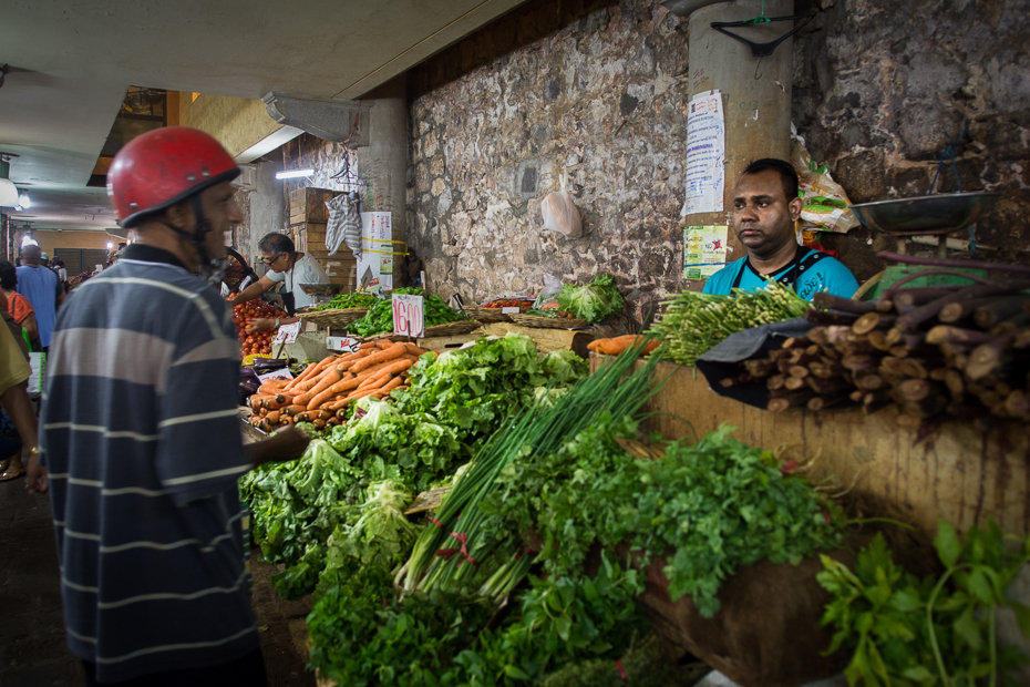  Targ Port Louis Inne Nikon D7200 AF-S Zoom-Nikkor 17-55mm f/2.8G IF-ED Mauritius 0 roślina drzewo produkować rynek sprzedawca lokalne jedzenie trawa