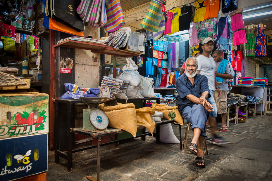  Targ Port Louis Inne Nikon D7200 AF-S Zoom-Nikkor 17-55mm f/2.8G IF-ED Mauritius 0 rynek miejsce publiczne sprzedawca bazar ulica stoisko zakupy sklepikarz Miasto