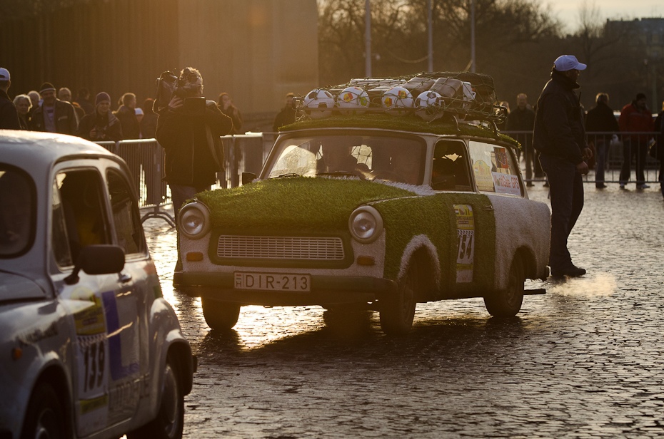  Team 154: Trabant Start rajdu Nikon D7000 AF-S Nikkor 70-200mm f/2.8G Budapeszt Bamako 0 samochód pojazd pojazd silnikowy projektowanie motoryzacyjne staromodny samochód klasyczny samochód średniej wielkości Samochód kompaktowy