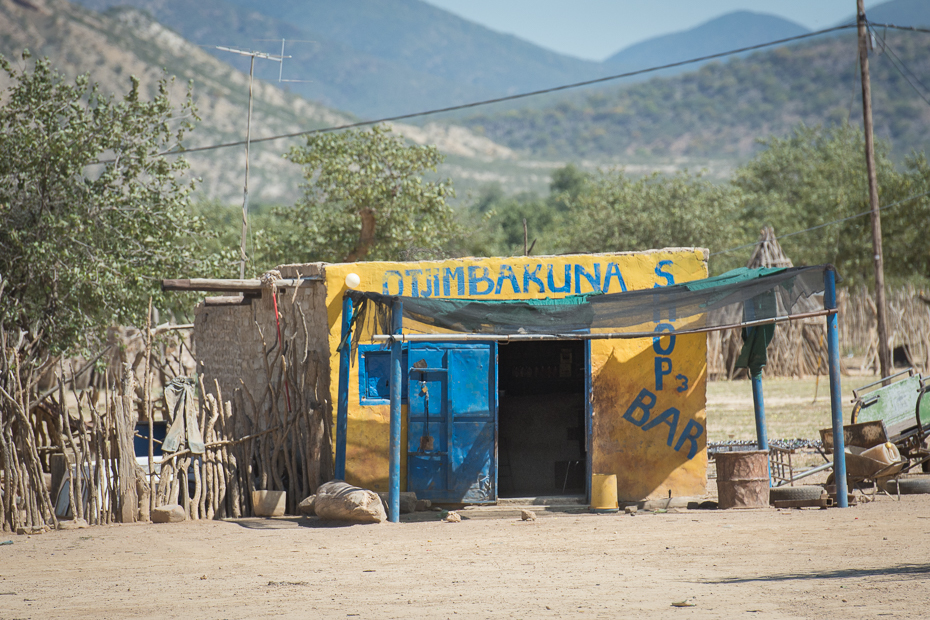  Small business Street Nikon D7100 AF-S Nikkor 70-200mm f/2.8G Namibia 0 drzewo obszar wiejski buda pojazd niebo podróżować krajobraz piasek Droga wioska