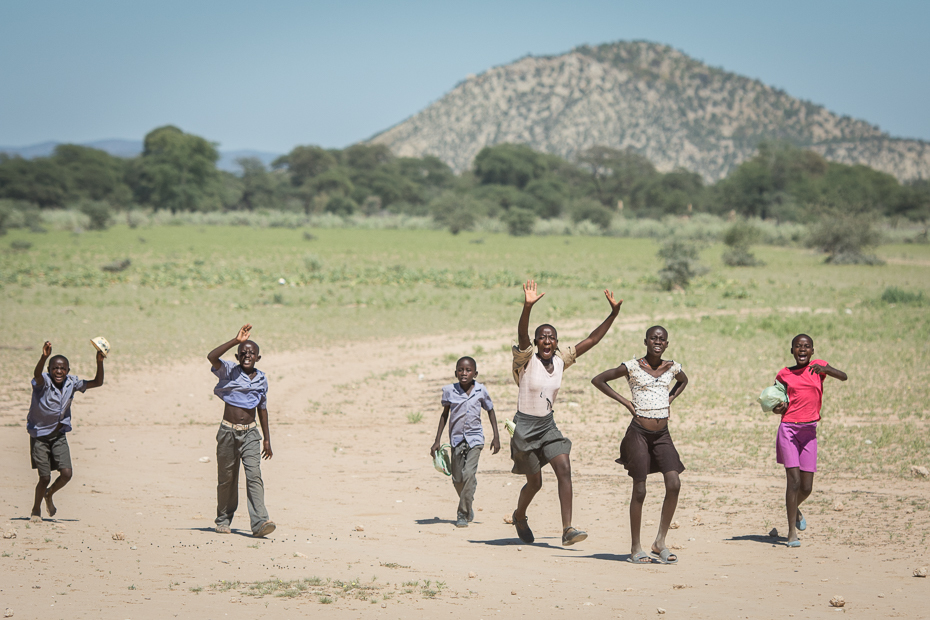  Dzieci Street Nikon D7100 AF-S Nikkor 70-200mm f/2.8G Namibia 0 ludzie piasek wakacje turystyka plaża zabawa niebo obszar wiejski krajobraz podróżować