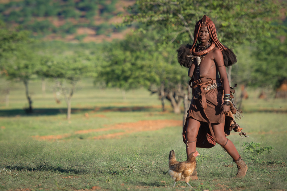  Wioska Himba Nikon D7100 AF-S Nikkor 70-200mm f/2.8G Namibia 0 trawa drzewo pole obszar wiejski rolnictwo ecoregion łąka dziewczyna dzikiej przyrody