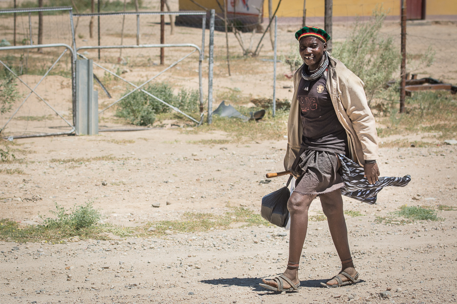  Mężczyzna Street Nikon D7100 AF-S Nikkor 70-200mm f/2.8G Namibia 0 piasek gleba drzewo wakacje rekreacja trawa krajobraz