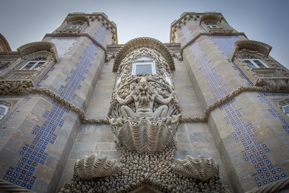  Fasada pałacu Sintra Nikon D7200 Sigma 10-20mm f/3.5 HSM Portugalia 0 rzeźba punkt orientacyjny kamień rzeźba Historia starożytna architektura Strona archeologiczna historyczna Strona pomnik niebo