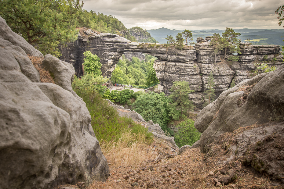  Brama Pravčicka 0 Czeska Szwajcaria Nikon D7200 Sigma 10-20mm f/3.5 HSM skała Badlands pustynia rezerwat przyrody tworzenie podłoże skalne geologia odkrywka skarpa drzewo