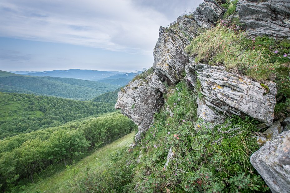  Bieszczady 0 Lipiec Nikon D7100 Sigma 10-20mm f/3.5 HSM Biesczaty skała wegetacja niebo pustynia górzyste formy terenu Góra rezerwat przyrody średniogórze trawa skarpa