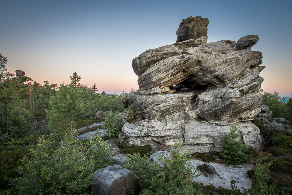  Skały Szczelińcu 0 Szczeliniec Wielki Nikon D7200 Sigma 15-30mm f/3.5-4.5 Aspherical skała niebo pustynia drzewo podłoże skalne odkrywka Strona archeologiczna Park Narodowy Góra krajobraz