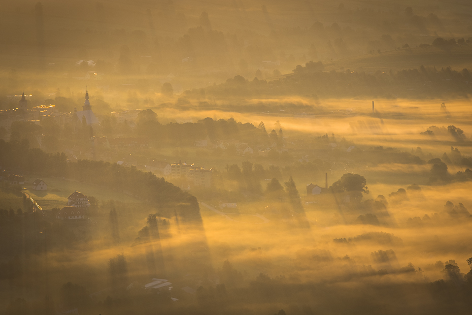  Widok Szczelińca 0 Szczeliniec Wielki Nikon D7200 Nikkor AF-S 70-200 f/4.0G niebo atmosfera świt zamglenie ranek mgła wschód słońca atmosfera ziemi horyzont wieczór