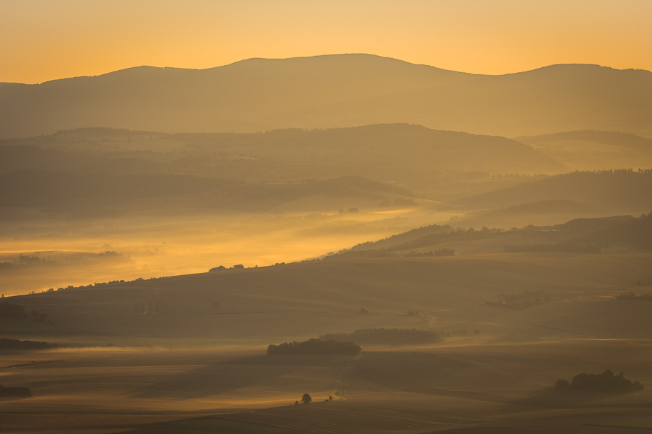  Widok Szczelińca 0 Szczeliniec Wielki Nikon D7200 Nikkor AF-S 70-200 f/4.0G niebo horyzont świt ranek wschód słońca atmosfera wzgórze ecoregion zachód słońca spokojna