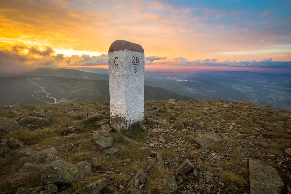  Karkonosze Śnieżka Nikon D7200 Sigma 10-20mm f/3.5 HSM niebo Chmura średniogórze Góra świt ranek atmosfera spadł wzgórze światło słoneczne